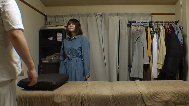 媚薬オイルマッサージ 痴●盗撮＆中出し素人娘VOL.73 超強力媚薬を配合したマッサージオイルを施術中に知らずに塗りこまれたオンナは、身体の火照りに驚き、チ〇ポを欲しがる自分に戸惑い、垂れ出したマン汁に恥ずかしがりながらも生ハメ中出しまで欲してしまう！ 1