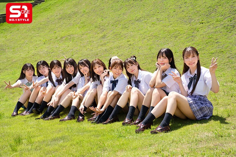 ‘みんなが思う’ 日本一かわいい女子●生、集めました！ 制服着たままエッチしよう